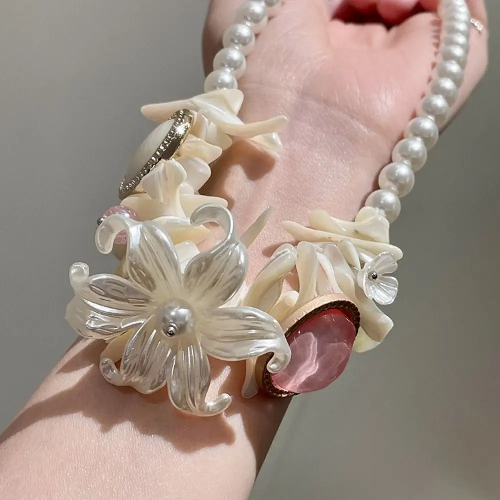 Creative Sweet Beach Necklace Jewelry Resin Petal Iris Flower Pendant Necklace Irregular Vacation Pearl Beaded Choker Women