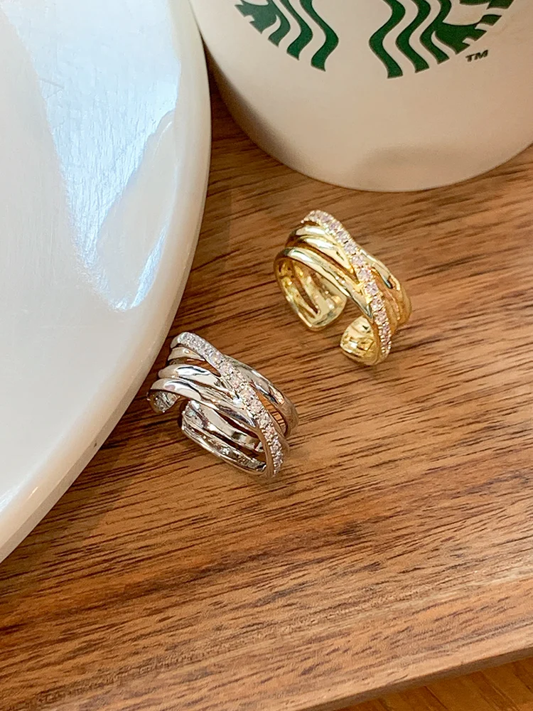 

Small niche design bird cage zircon ring