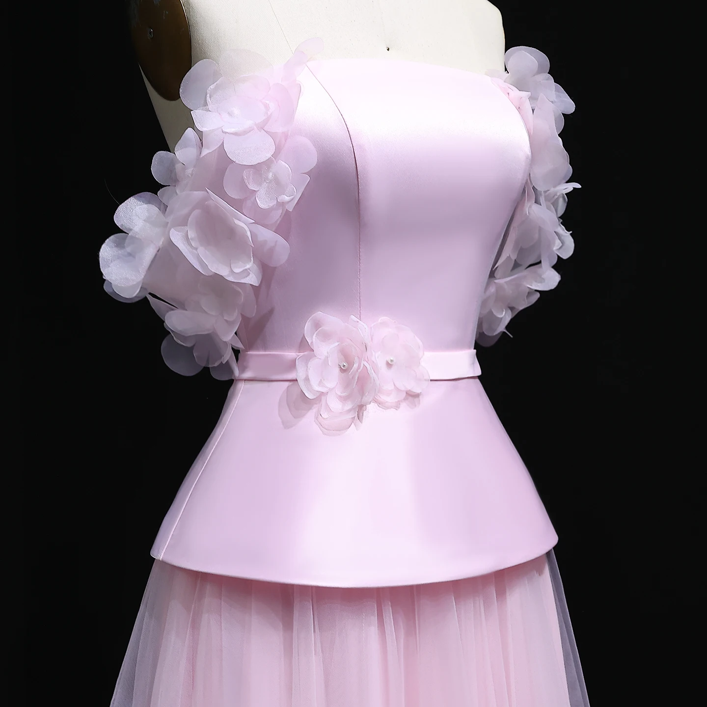 Sharon กล่าวว่าสีชมพู A-Line Tulle ปิดไหล่ชุดราตรี 3D ดอกไม้สําหรับผู้หญิงงานแต่งงานคําพรหมชุด SF228 ที่กําหนดเอง