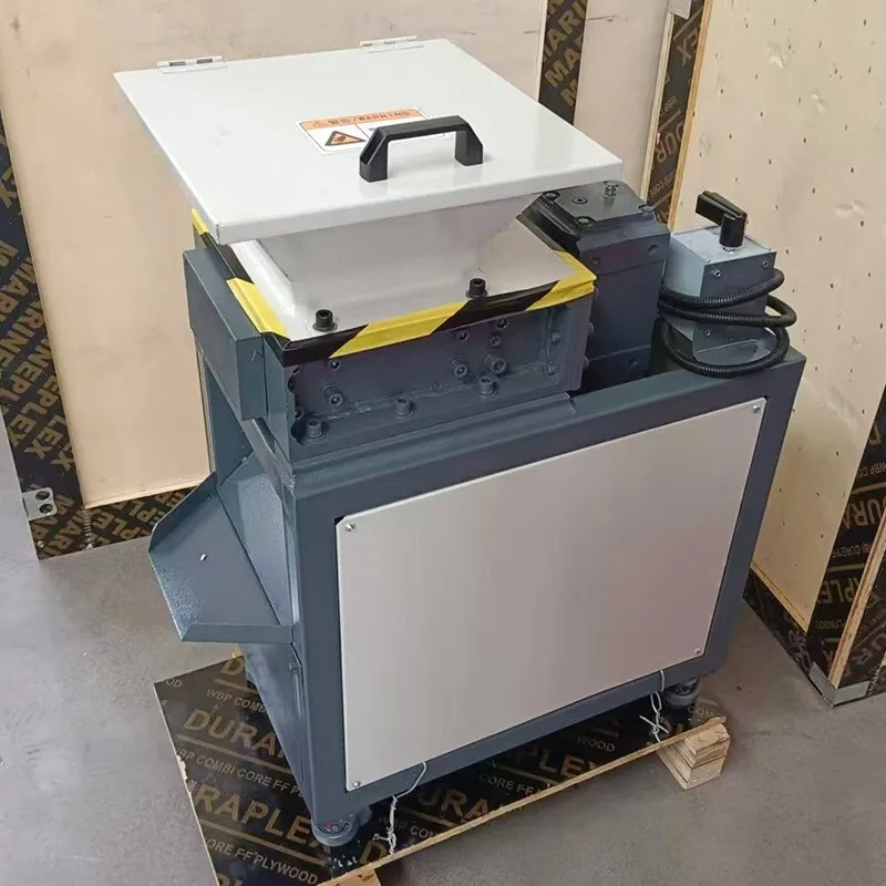 كسارة قوية صغيرة مزدوجة المحور متعددة الوظائف لأغطية الزجاجات والبلاستيك والورق المقوى والإطارات والخشب وتقطيع القماش #2