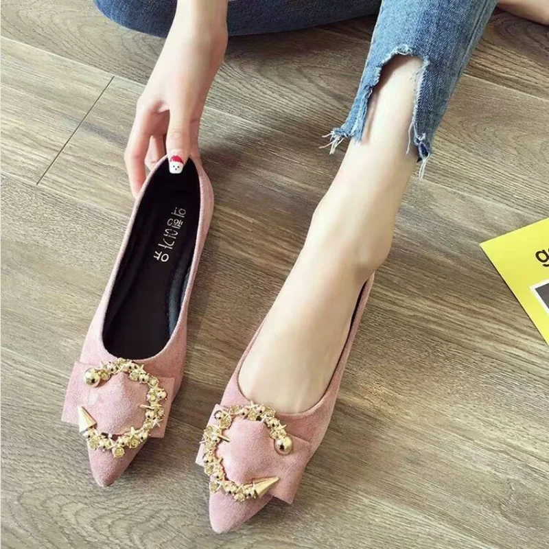 Zapatos Mujer 2023 Spring New Pointy Flat Sole Single Shoe Women Metal Decoration Casual Women Shoe Set Foot Bean Shoe Wholesale