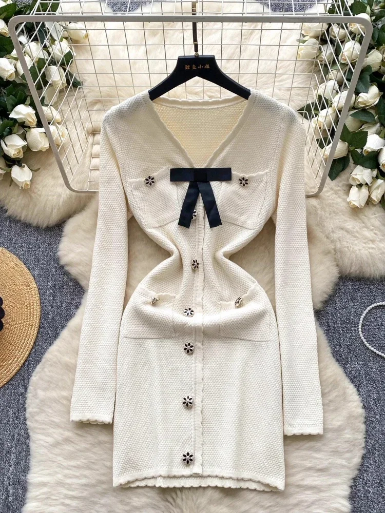 فساتين محبوكة جديدة للنساء بياقة على شكل V مع فيونكة حلوة تونك مزاجه رداء نسائي 2025 أزرار عتيقة من Vestidos De Mujer ​ فستان بوديكون