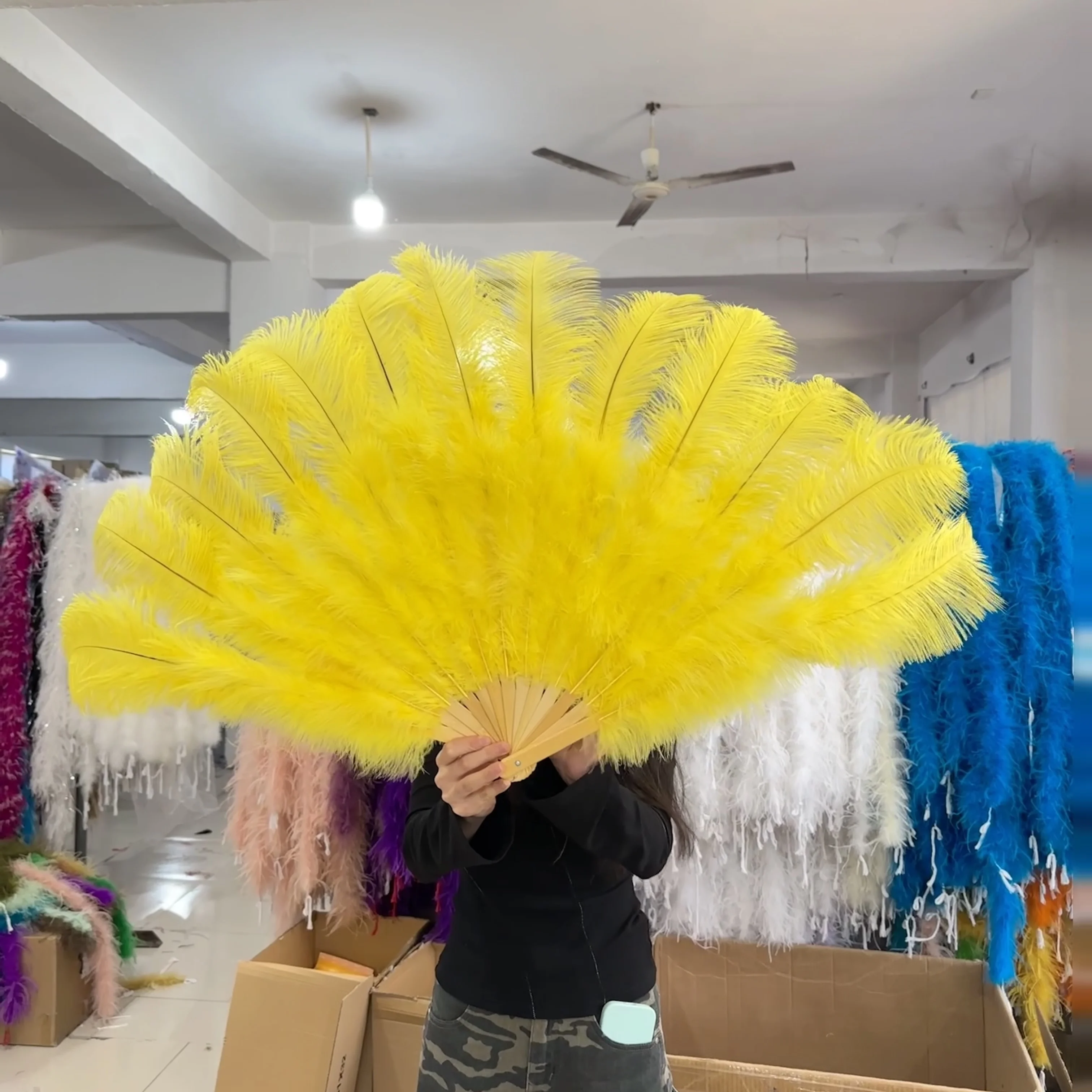 

Yellow Ostrich Feather Fan Fluffy Performance Dance Foldable 100CM Hand Held Wedding Party Carnival Stage Show Props Fans Decor