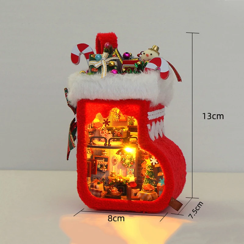 Kit modello in miniatura Casa per calze natalizie in legno fai-da-te con luci a LED Casa delle bambole con mobili per regali di compleanno per amici