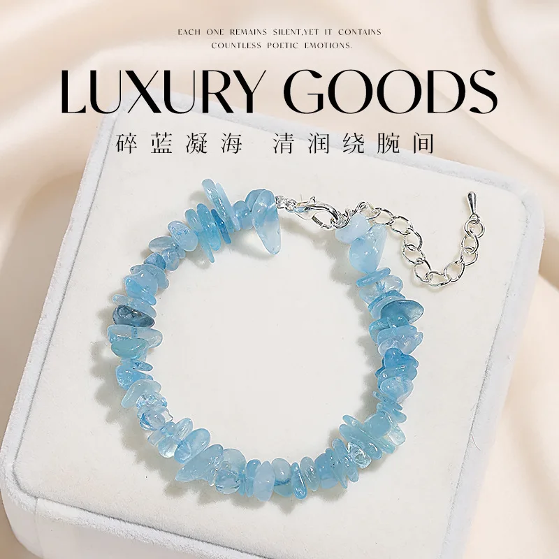 pulseira-de-verao-azul-fresco-com-cristais-irregulares-efeito-gelo-triturado-acessorio-artesanal-requintado-com-contas-joia-versatil