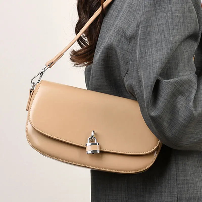 

Женская сумка через плечо из натуральной кожи. Простая сумка подмышки. Весенняя модель. Элегантная сумка на одно плечо. Женская сумка через плечо.