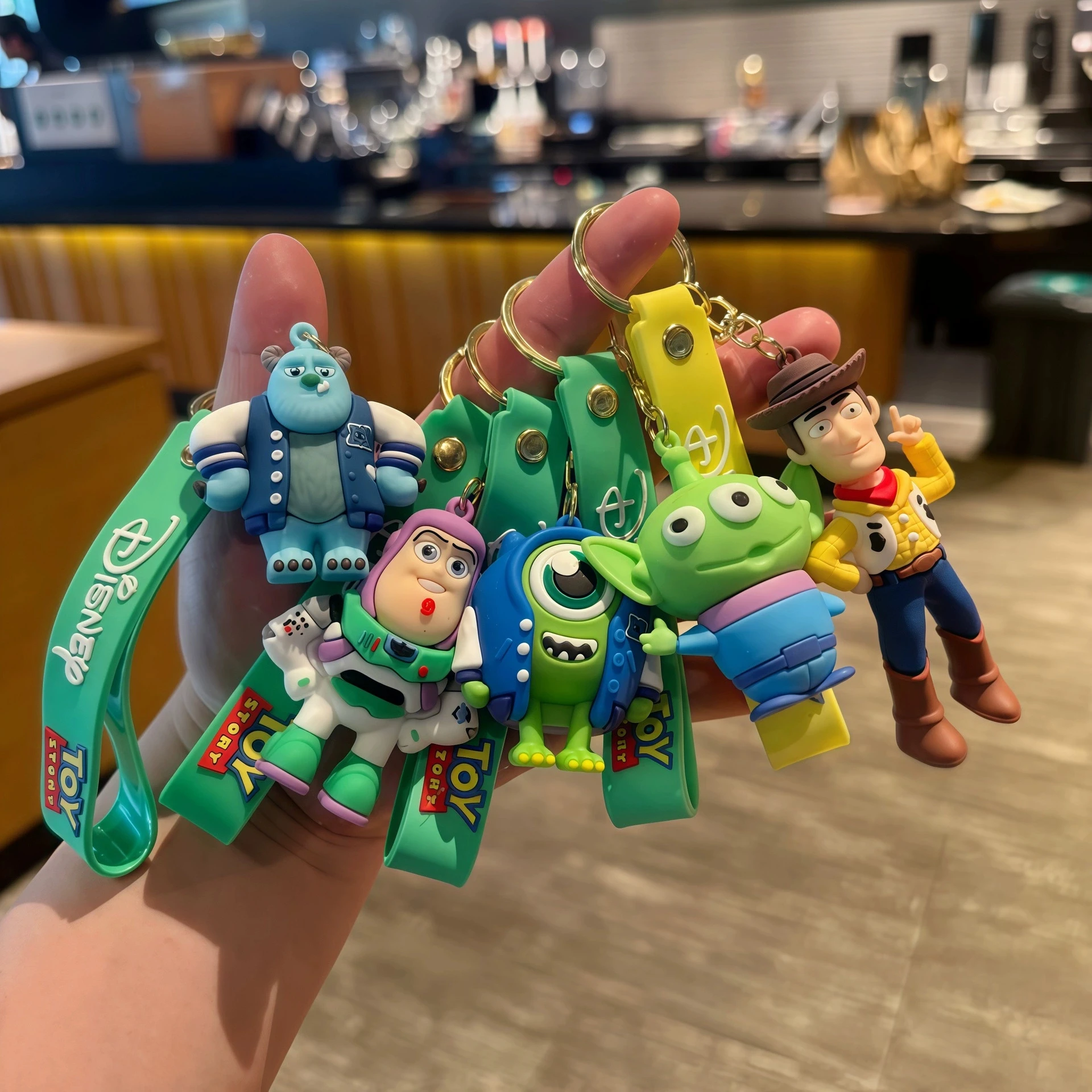 Porte-clés de voiture Disney Toy Story Buzz Lightyear, porte-clés créatif pour sac à dos, porte-clés de dessin animé, accessoires décoratifs