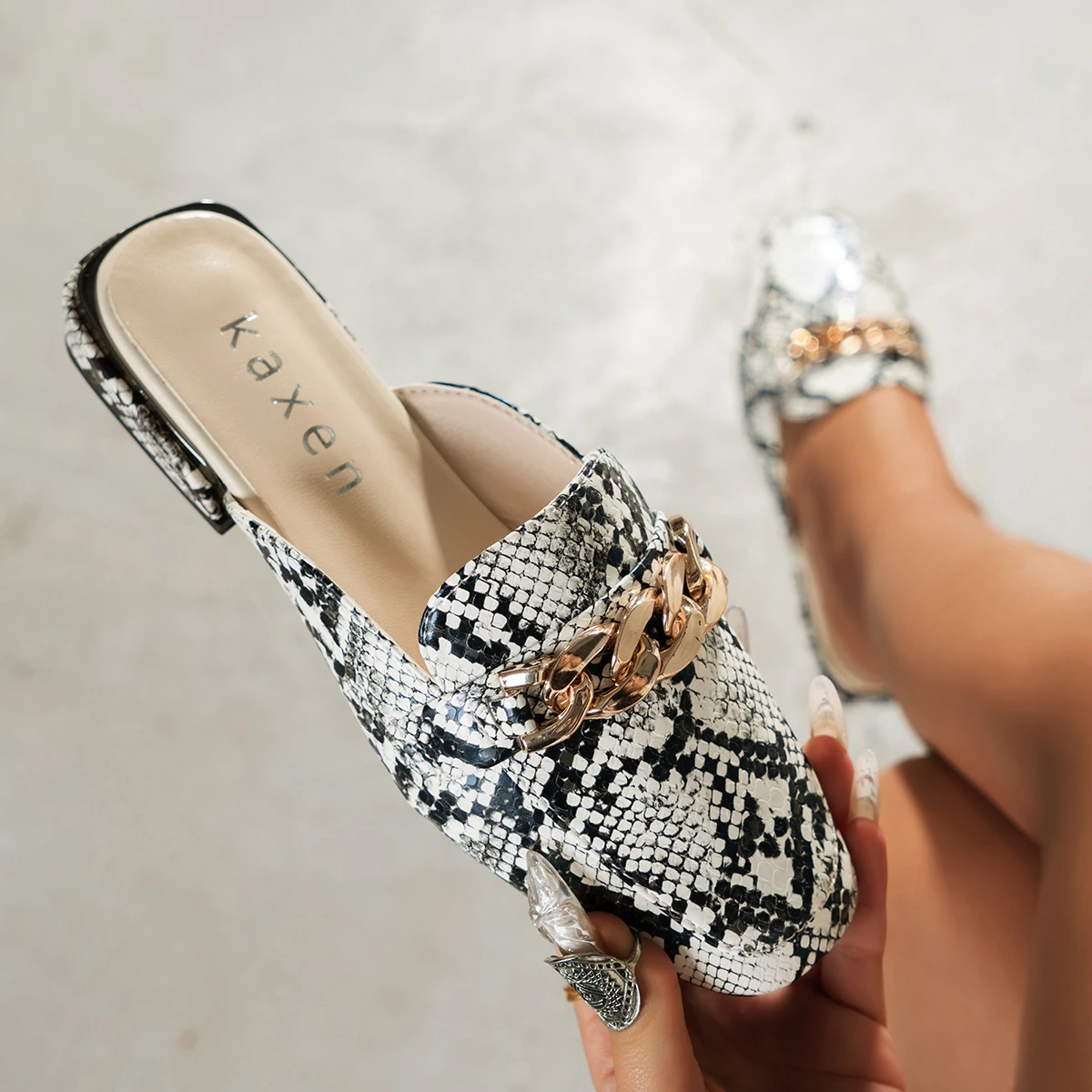 Новинка 2023 года, женские удобные модные тапочки, ленивые металлические туфли-лодочки, женские повседневные сандалии на низком каблуке с квадратной головкой, цветные женские шлепанцы