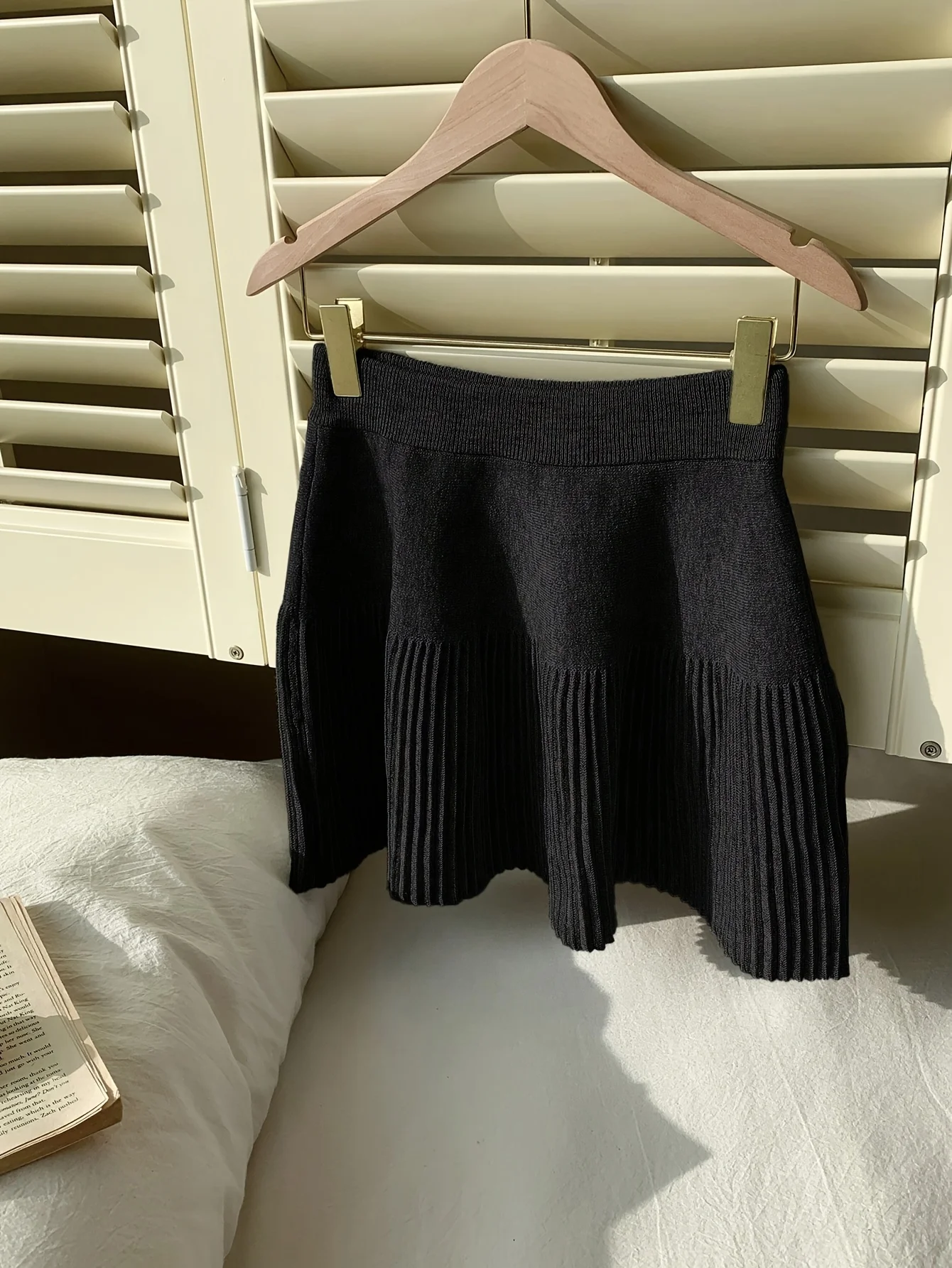 

Женская однотонная эластичная простая повседневная короткая трикотажная черная юбка А-силуэта