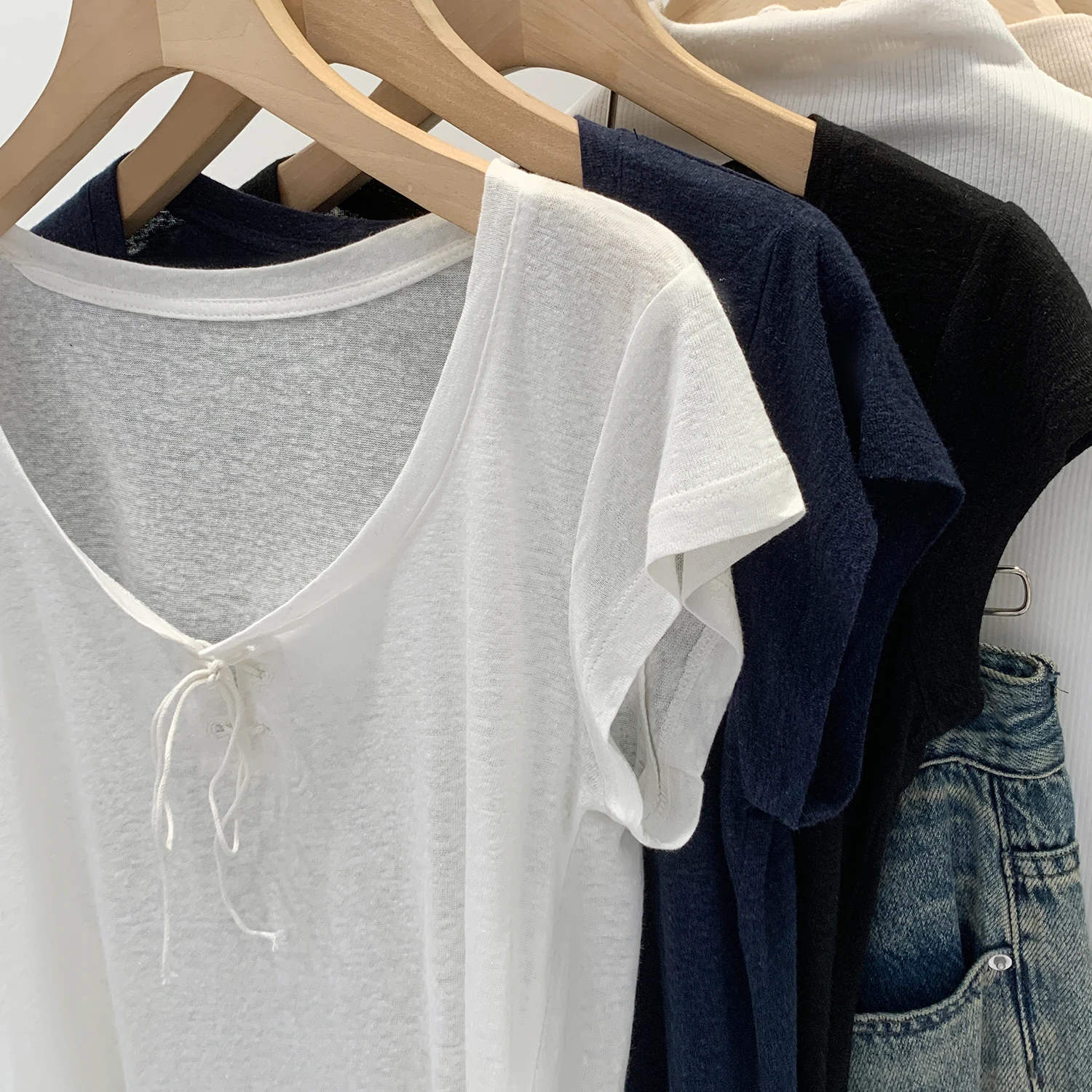 Camiseta de Verano para Mujer, Nueva, Blanca, con Cuello en U, Diseño Delgado, Capa Base Simple, Ropa Interior, Estilo Puro y Atractivo