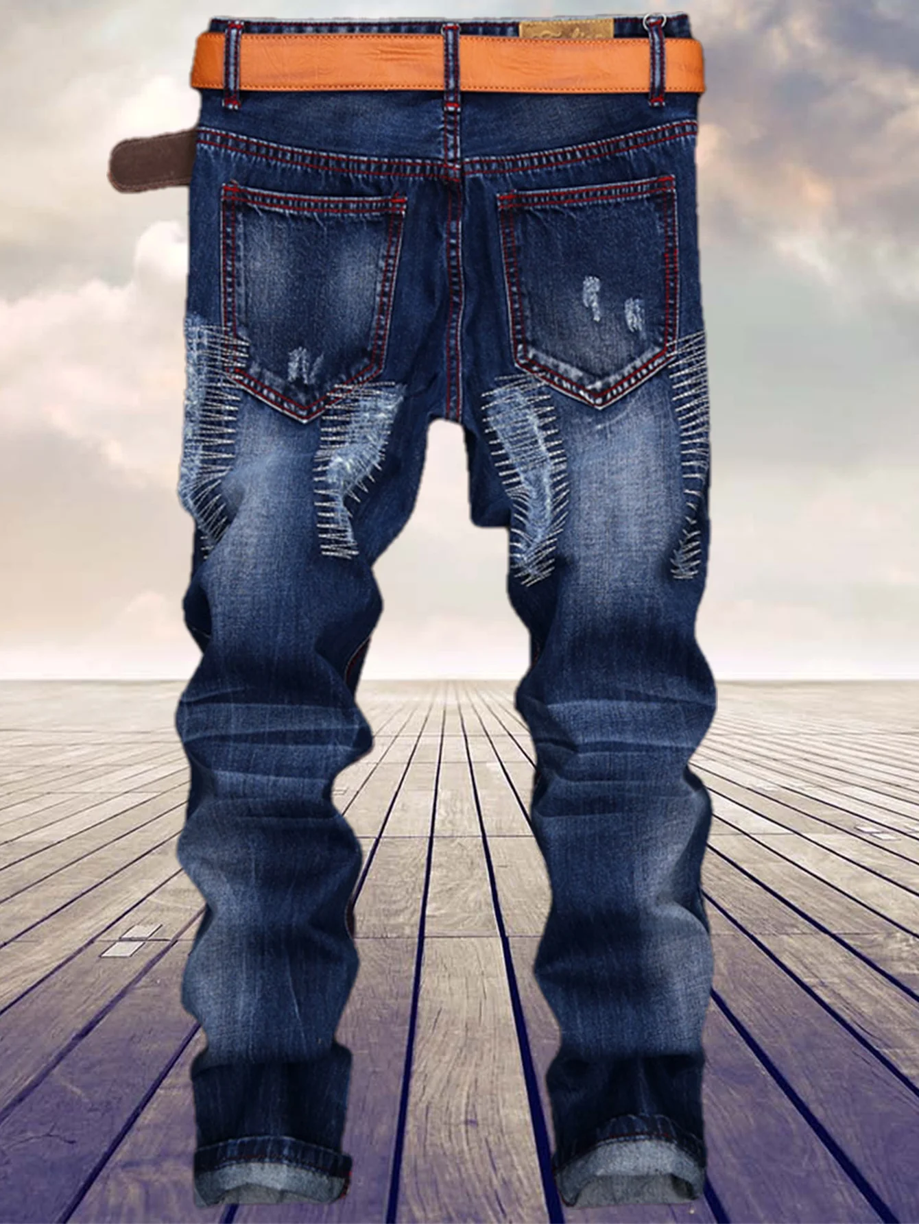 Tendenza giovanile americana per realizzare jeans dritti da uomo vecchio