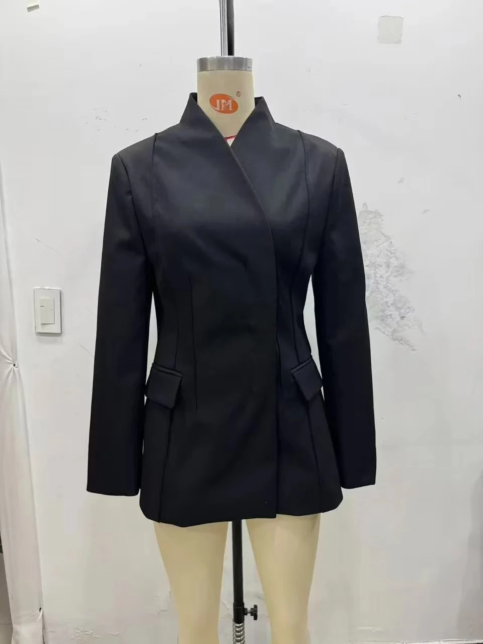 KONDALA Vintage Chic Büro-Damen-Blazer mit V-Ausschnitt, versteckter Knopfleiste und Taschen, schmal geschnitten, modischer Frühling/Sommer 2026 Freizeit-Blazer – Detail 11