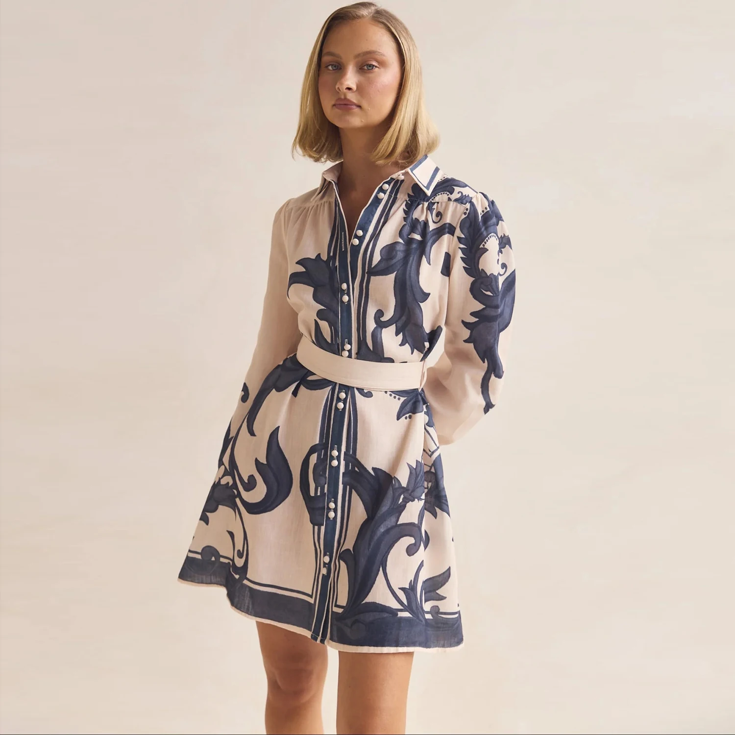 Damska sukienka mini na co dzień, na imprezę, z kwiatowym nadrukiem, zapinana na jeden guzik, z paskiem, z kołnierzykiem koszulowym i krojem w kształcie litery A.