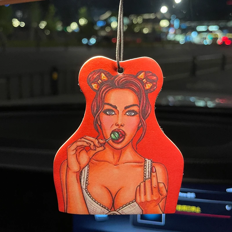 Tabletas Aromáticas para Coche con Diseño de Belleza Sexy Mordiendo un Piruleta - el Atractivo Aroma del Hielo Ártico (Estilo Refrescante/Veraniego), Perfume para Coche, Purificador de Aire Natural Importado, Ambientador Colgante para Coche, Fragancia par