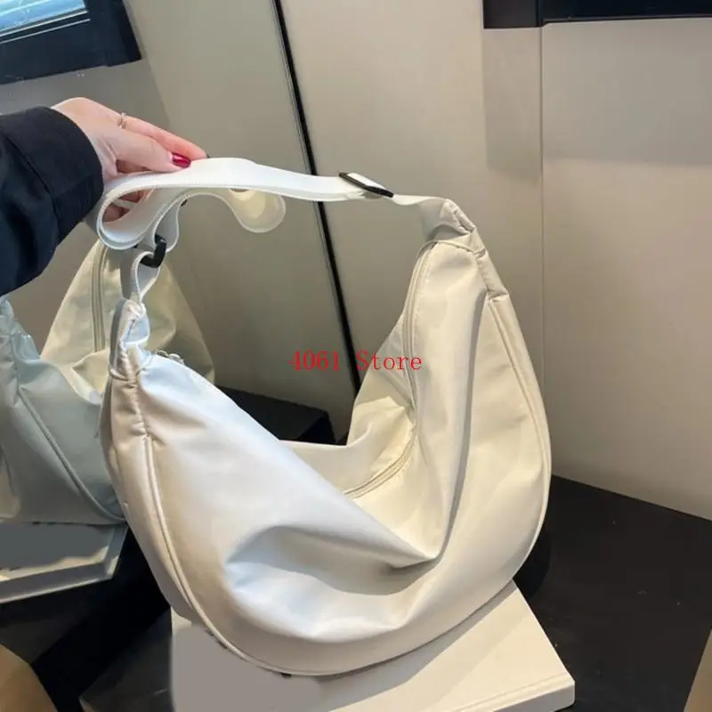 حقيبة صدر أنيقة للنساء حقيبة كتف كاجوال مع حزام قابل للتعديل من النايلون مع سحاب