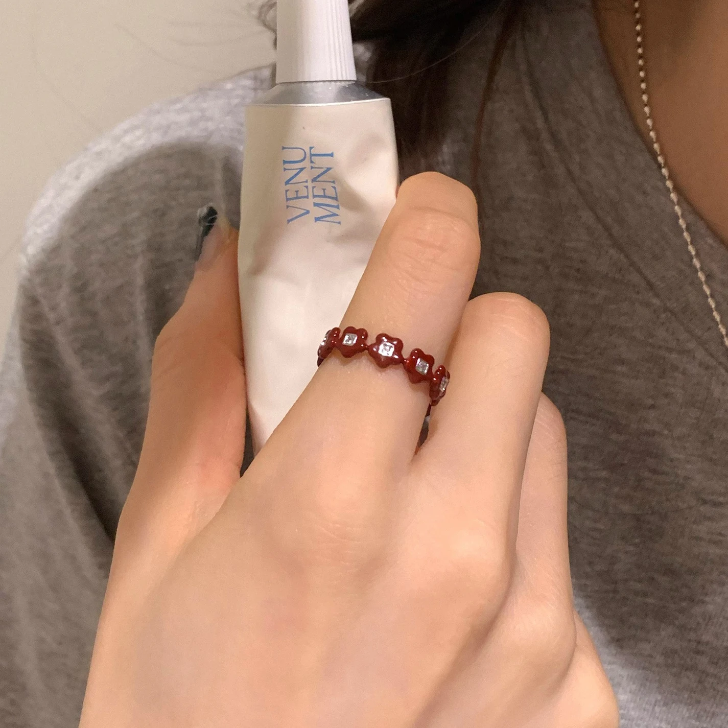 Anello da dito aperto in argento sterling 925 color oro fiore rosso ciliegia punk impilabile per regalo di gioielli da donna Dropship all'ingrosso