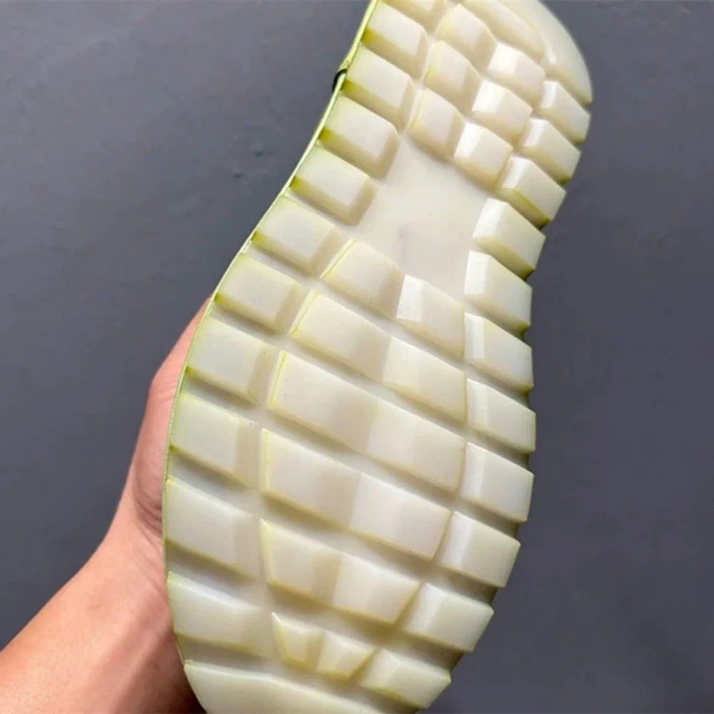 Рисунок 2 - Удобная спортивная обувь из воловьей кожи