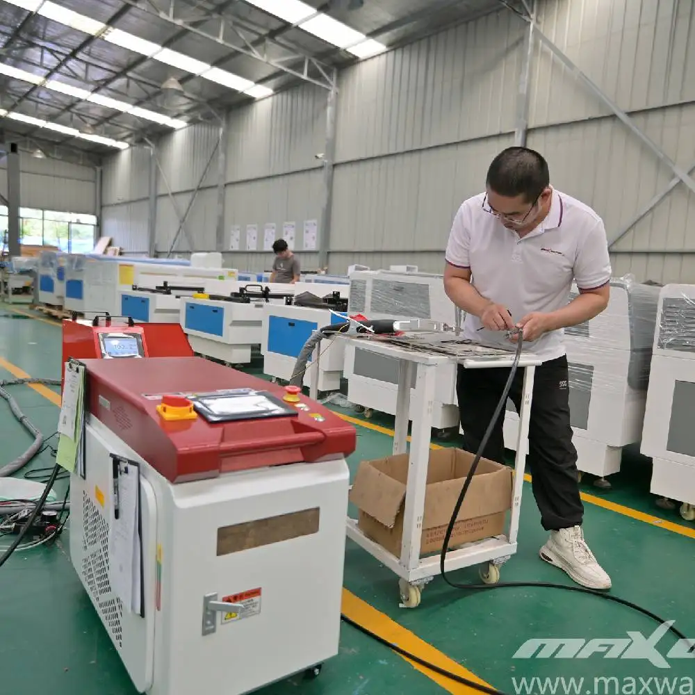 

Handheld laser welding machine 3 in1 2000W 3000W for carbon steel aluminum plate sheet welding cutting cleaning