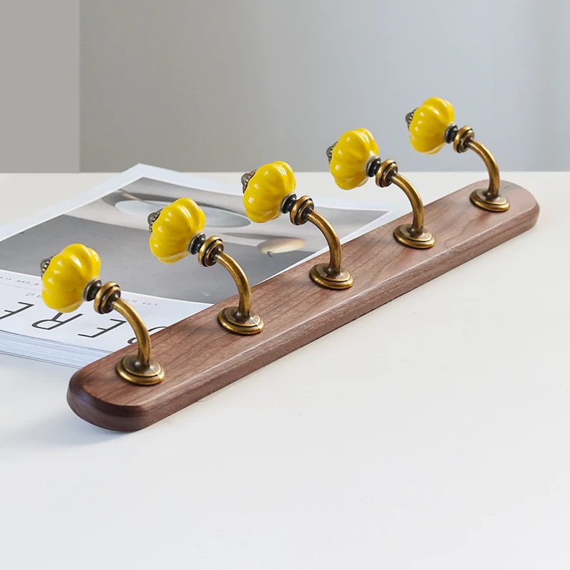 خطاف خشب الجوز الفرنسي القديم، الشرفة خلف الباب، ديكور شماعات المعطف، ثقب خطاف المعطف، النمط العتيق على الحائط