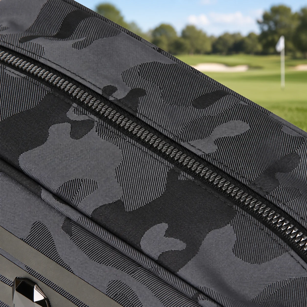 2026 New Korean Golf Clothing Bag Premium Camouflage Carry Tote with Metal Skull Detail Shoulder Storage Bag for Men Women