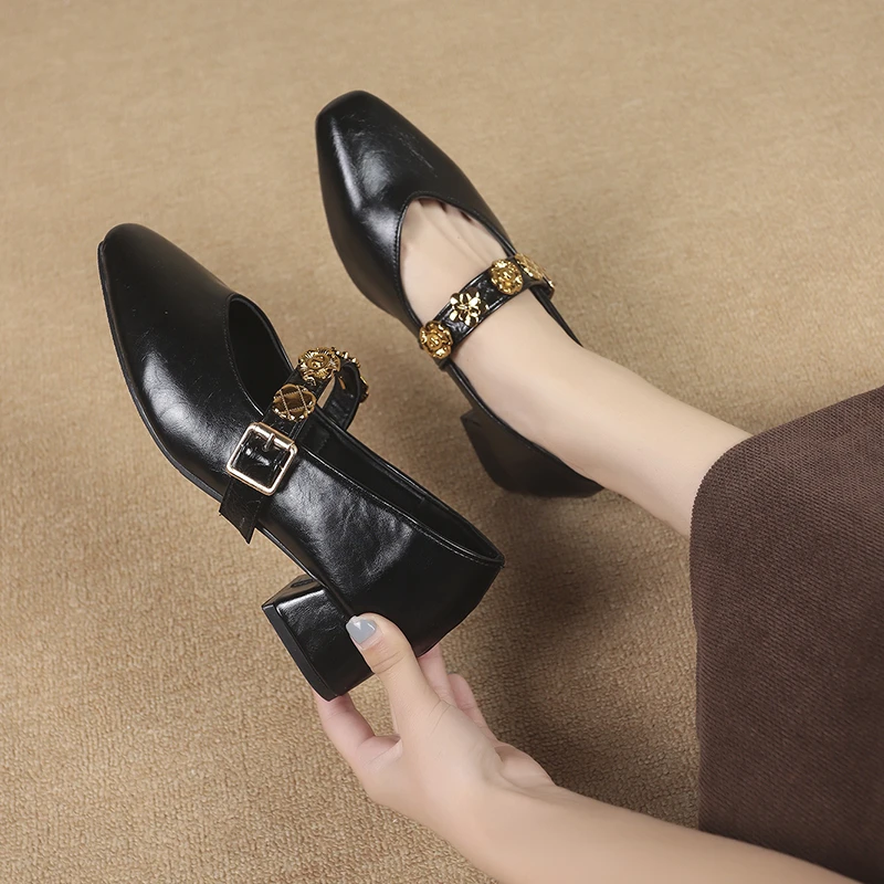 حذاء فردي بإبزيم معدني وحزام واحد، حذاء جديد بمقدمة مربعة وفم ضحل وكعب منخفض للخريف