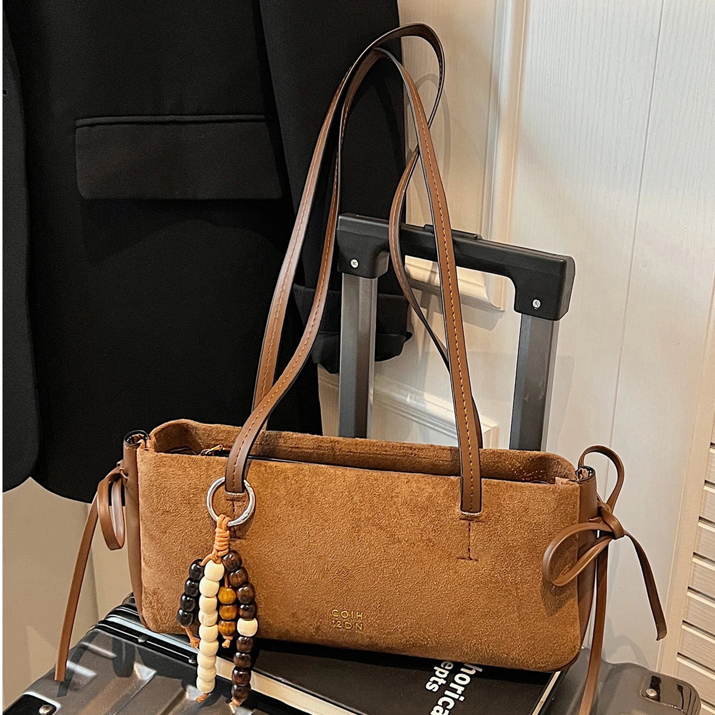 

Замшевая сумка на плечо с буквами в стиле ретро, модная универсальная женская сумка большой вместимости, однотонные квадратные сумки-тоут