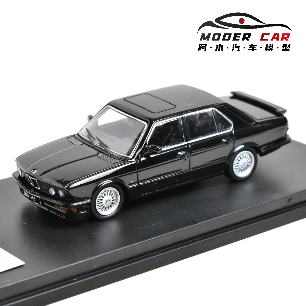 KING MODEL 1:64 M5 E28 Four doors Sedan2 generation Diecast Model Car