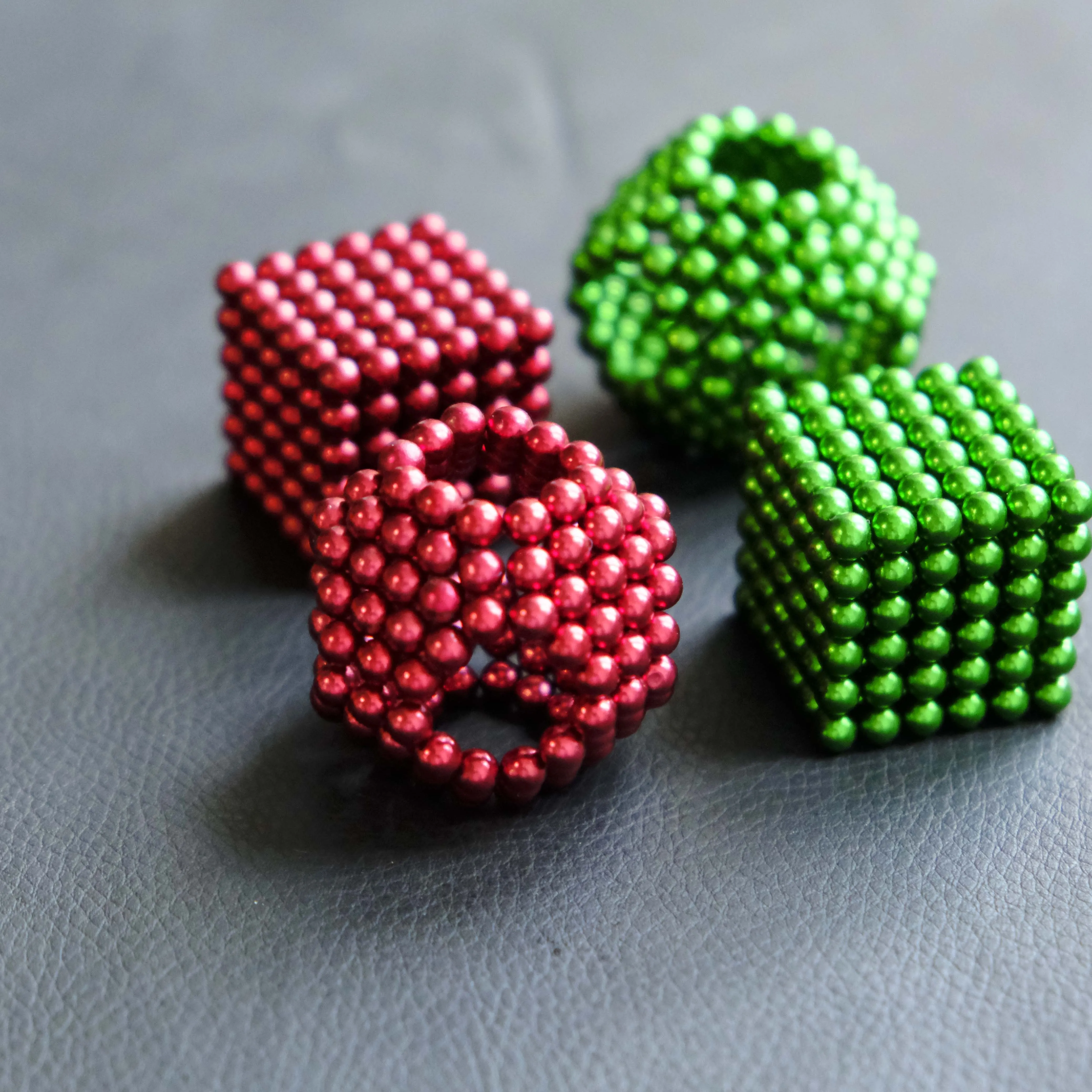 Perles magnétiques fortes de 5MM, boules de noël rondes colorées pour décoration quotidienne de vacances, autocollants magnétiques pour réfrigérateur, DIY bricolage