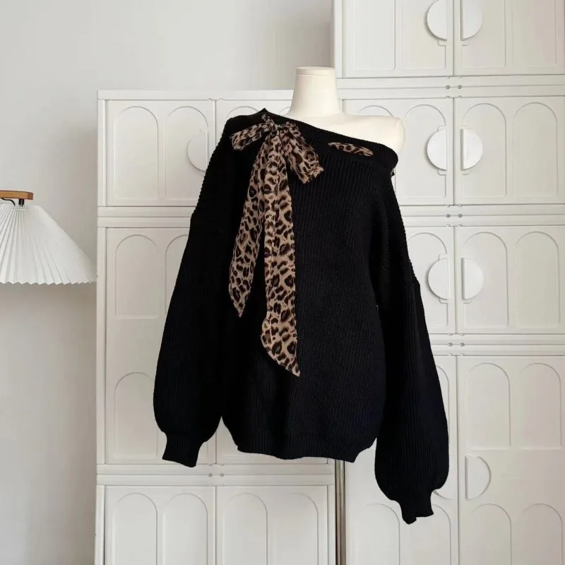 

Дизайнерский косой свитер с длинными рукавами и леопардовым принтом на шнуровке для женщин осень-зима, мягкие восковые тонкие пуловеры с открытыми плечами