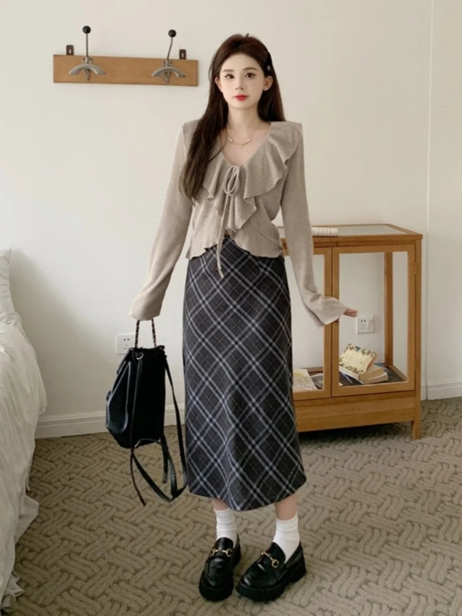 

plus Size Women's Early Autumn Outfit Set Long Sleeve Knitted Top High Waist Plaid Skirt Two Piece Set Fashionable Commu...