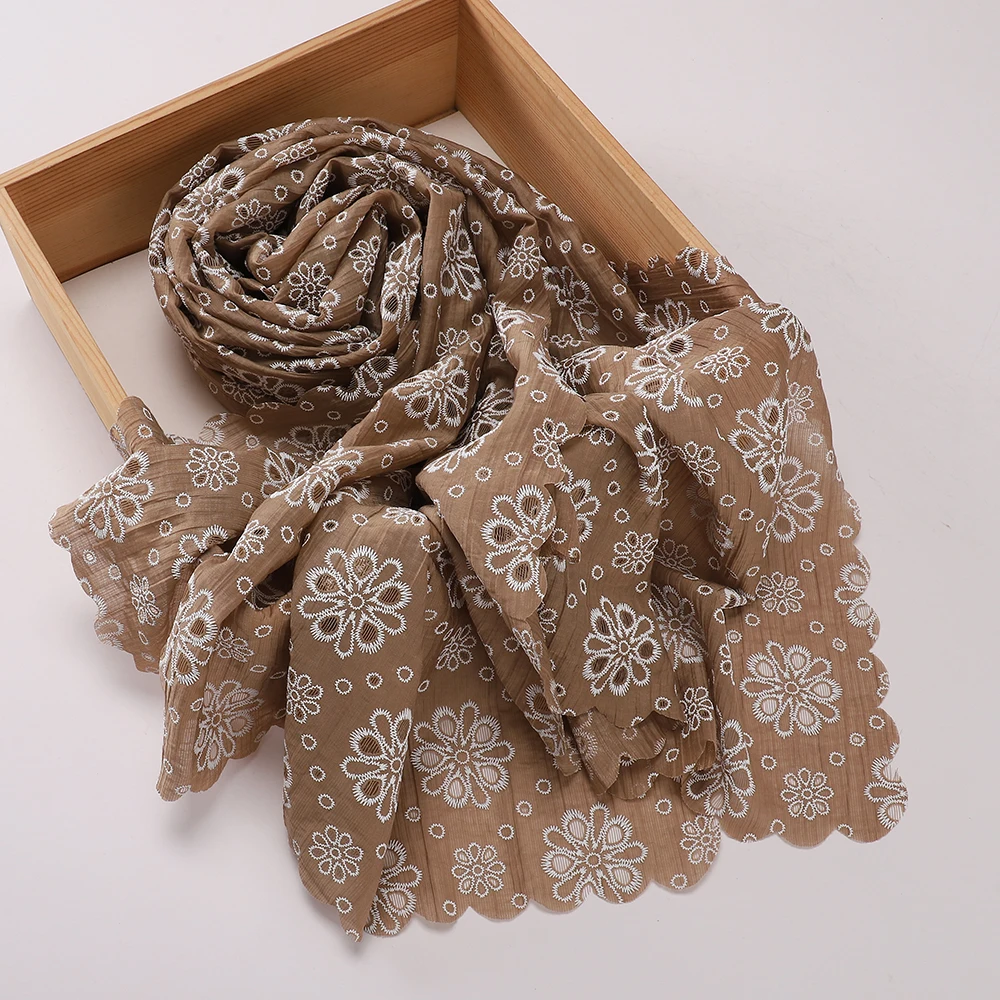 Crinkle Fabric White Floral Embroidery Muslim Hijab Scalloped Lace Edge Islamic Headscarf Elegant Turkey Style Women Shawl