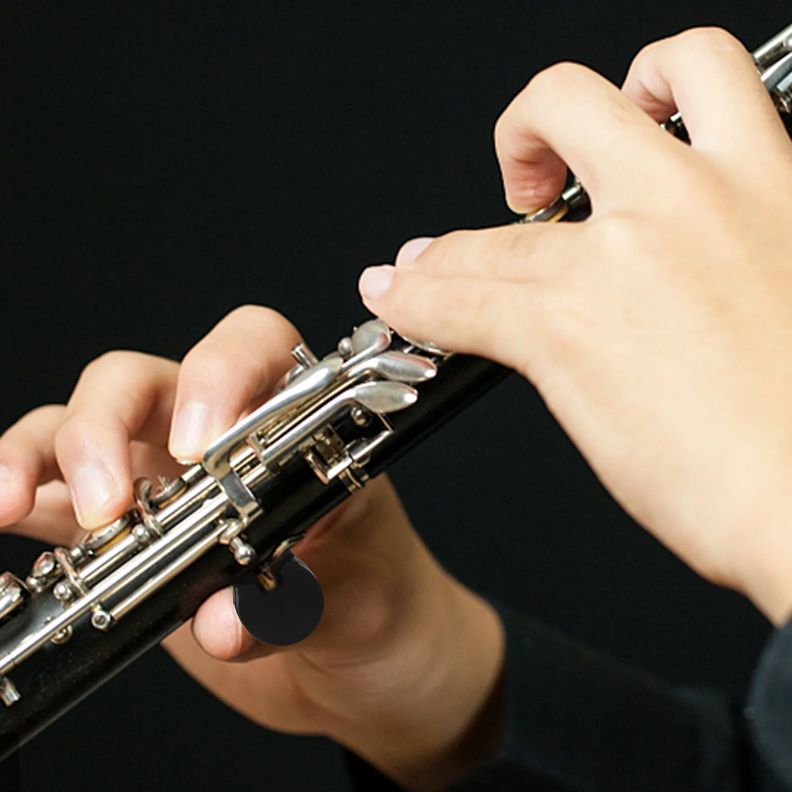 

4pcs Silicone Clarinet Finger Rest Cushion Soft Thumb Support for Saxophone Oboe Non-Slip Pad Black Practical Instrument