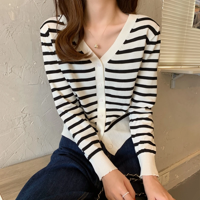Autumn and winter new Korean long sleeved striped V-neck knitted cardigan sweater jacket