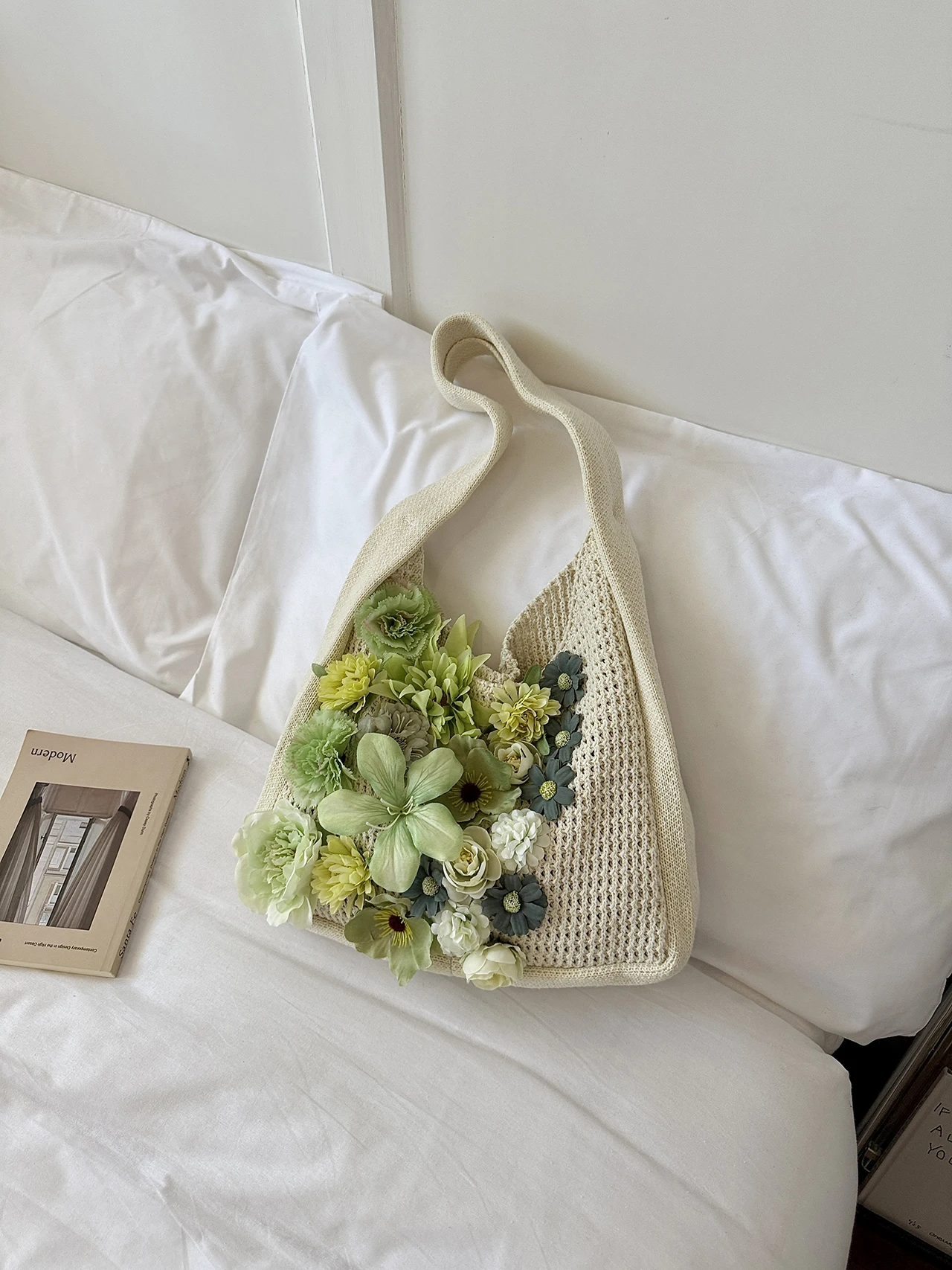 Large Capacity Knitted Flower Pattern Woolen Bag Women's Tote Bag for Commuting And Beach Vacation Underarm Single Shoulder Bag