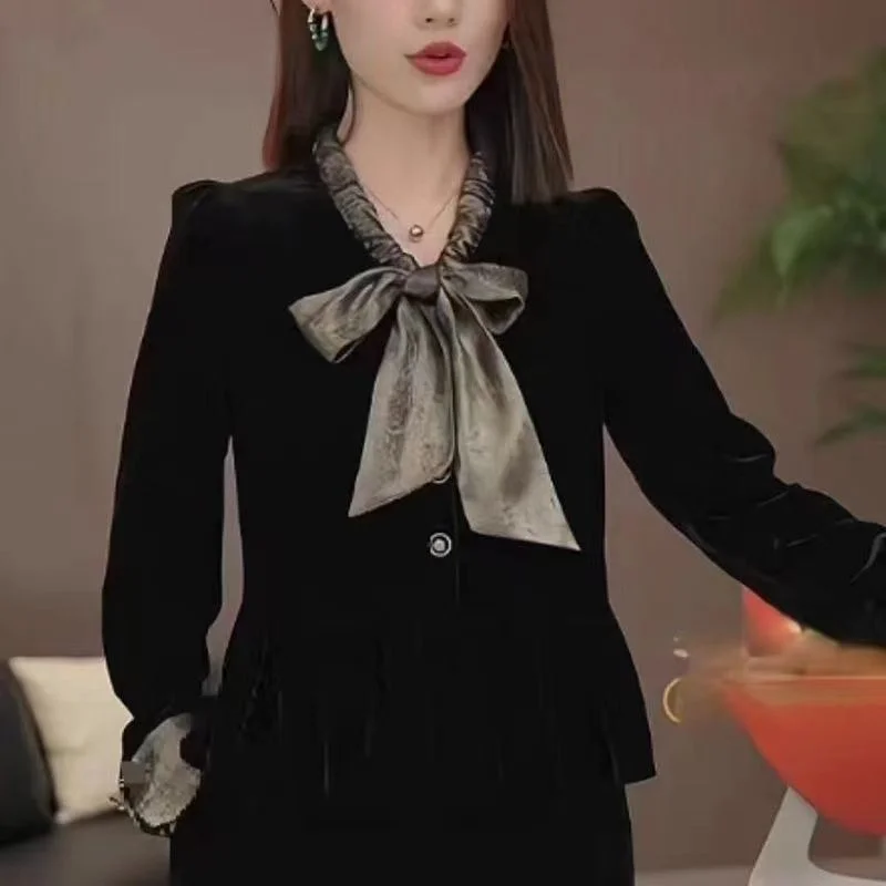 

Light Luxury Chinese Style Spliced Scarf Neck Shirt for Women Waist-hugging Gold Velvet Long-sleeved Top