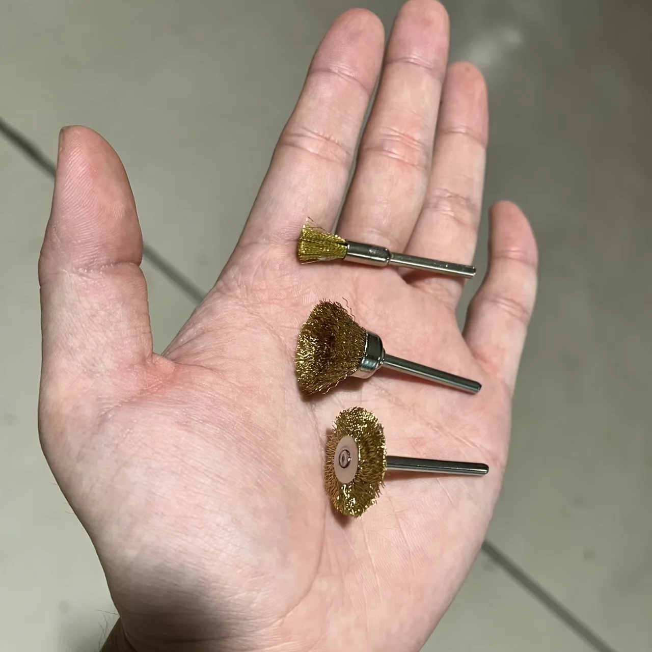 

15-Piece steel and copper wire brush set for efficient polishing, rust removal and burring removal - a versatile and easy-to-use