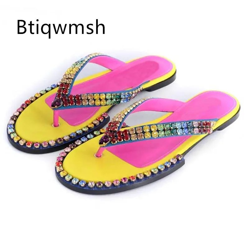 

Красочные сандалии со стразами, женские шлепанцы, красные, желтые туфли на плоской подошве, женские сексуальные пляжные тапочки