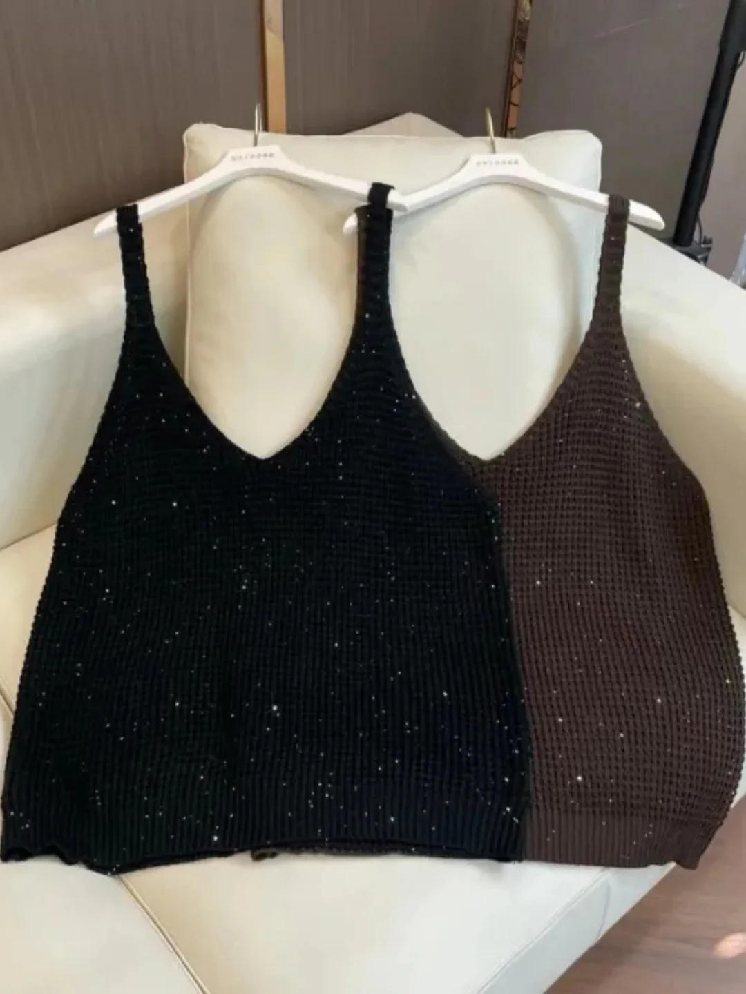 

Вязаный жилет больших размеров без рукавов, осенне-зимний, новый стиль, универсальный, для полных женщин (до 300 фунтов), с V-образным вырезом, без спинки, для повседневной носки, стандартный крой.