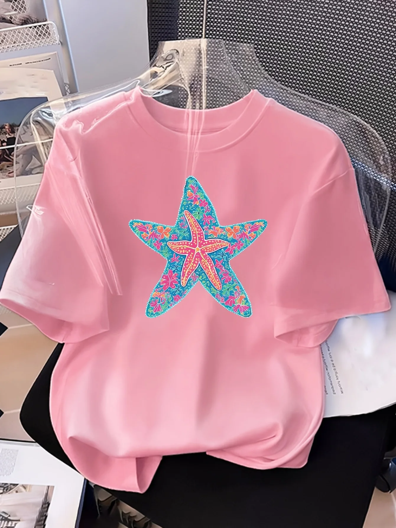 Colorful Starfish Floral Pattern Printed Women's T-shirt Round Neck Top for Comfortable Casual Wear and Holiday Party Tops