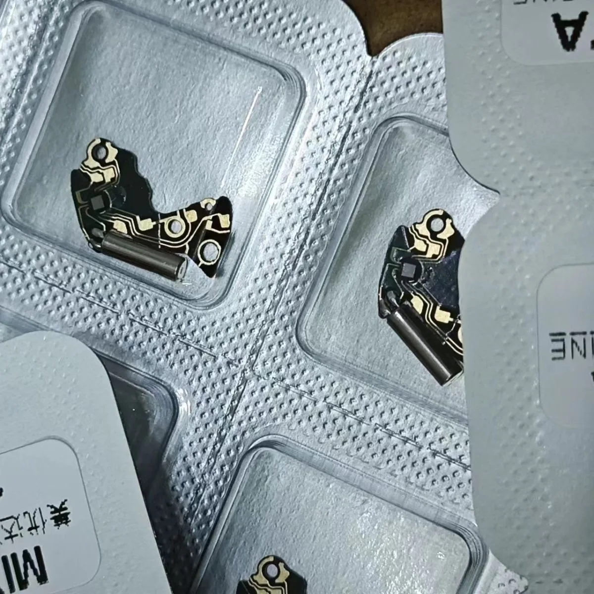 Quartz movement 2035 coil 2035 circuit board integrated board 2105 circuit board 2005 circuit board 2015/215/2305