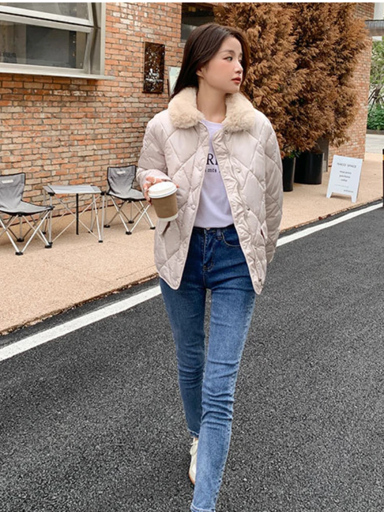 Coats Woman Winter 2022 Parkas Cold Proof Clothing Short Imitation Lamb Wool Color Contrast Lapel Cotton Thick Jacket Women Tops