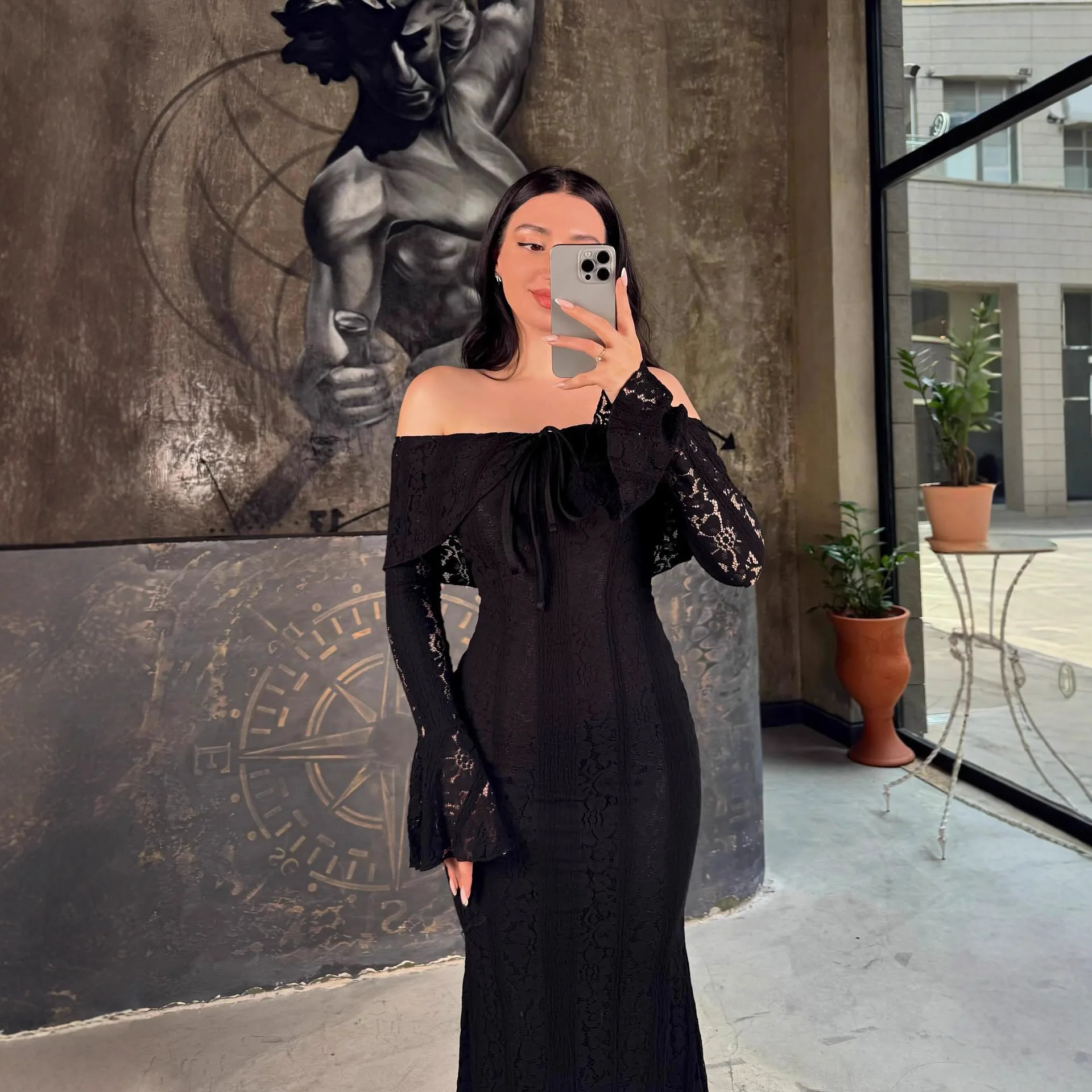 

Элегантное женское кружевное вечернее платье-футляр 2026 года, весна-лето, черное вязаное платье класса люкс с открытыми плечами, длинными рукавами и юбкой А-силуэта