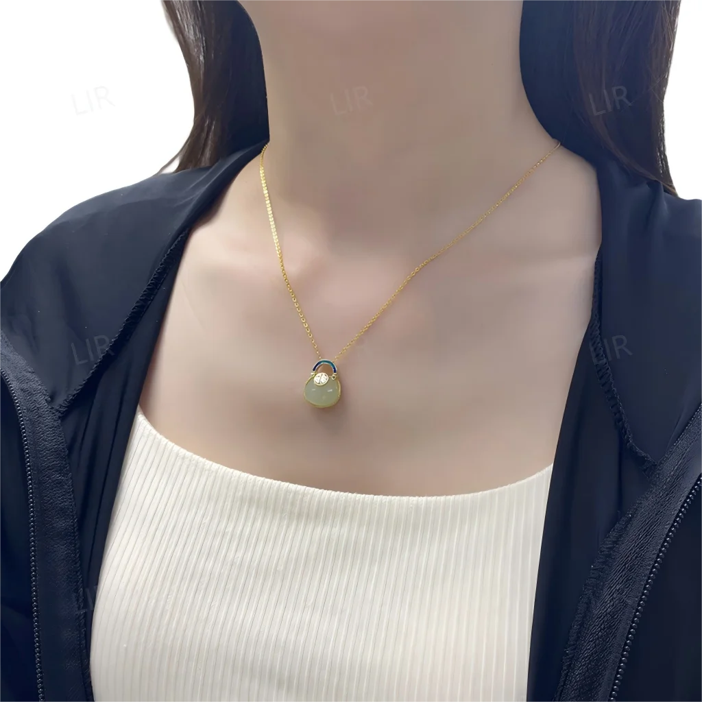 قلادة LIR النسائية: قلادة من اليشم الهيتي الطبيعي "حقيبة مباركة" بلون المينا |   المجوهرات الجميلة مع شهادة اليشم