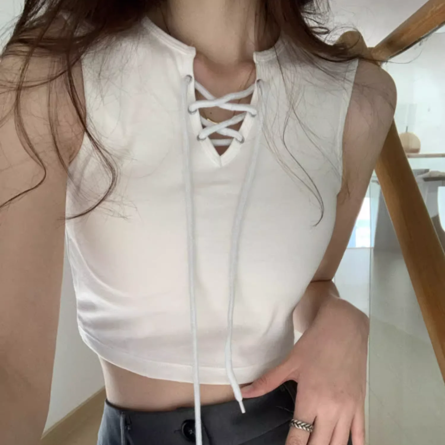 탱크 캐미스 여성 우아한 백 레스 레이스 업 크롭 탱크 탑 슬림 피트 민소매 프릴 밑단 여름 클럽웨어 streetwear look