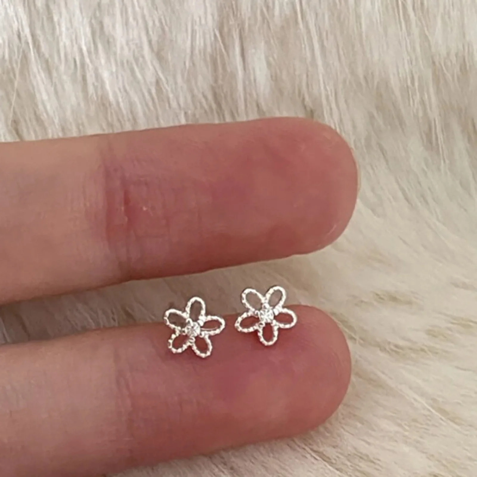 1 pair/piece S925 silver female cute flower earrings suitable for daily wear, spring and summer graduation season gifts