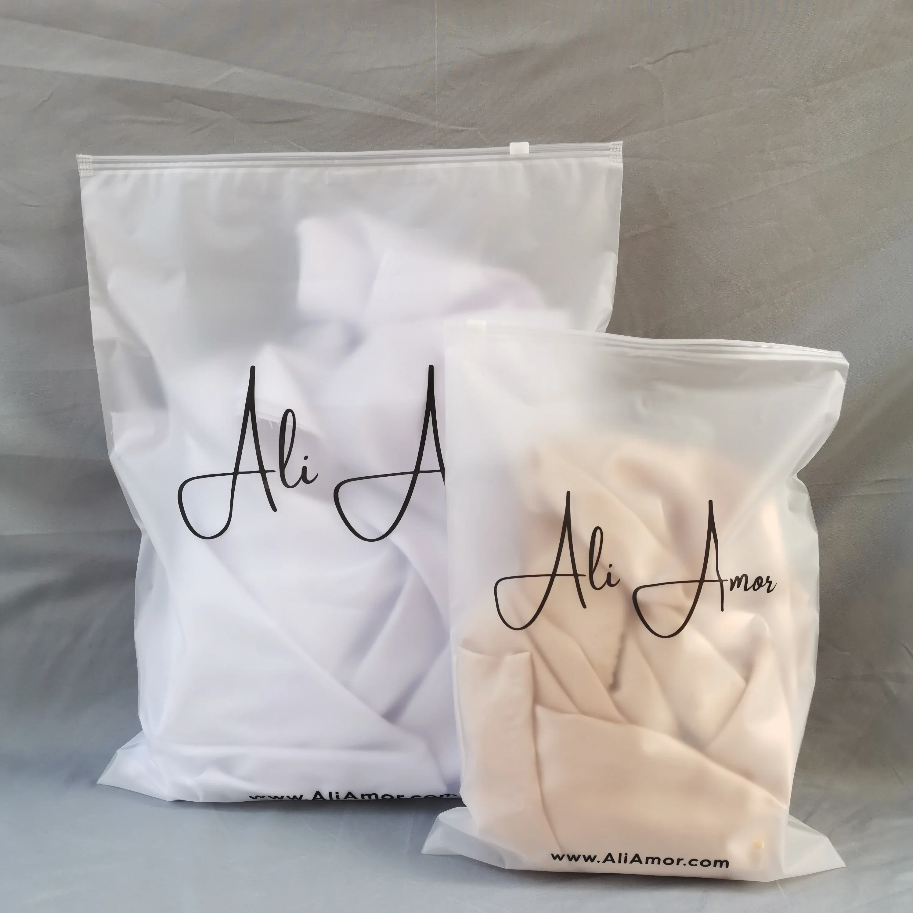 sacs-en-plastique-givre-avec-fermeture-eclair-personnalisables-avec-logo-impermeables-reutilisables-auto-scellants-pour-le-voyage-le-rangement-et-l'emballage-de-vetements-vente-en-gros
