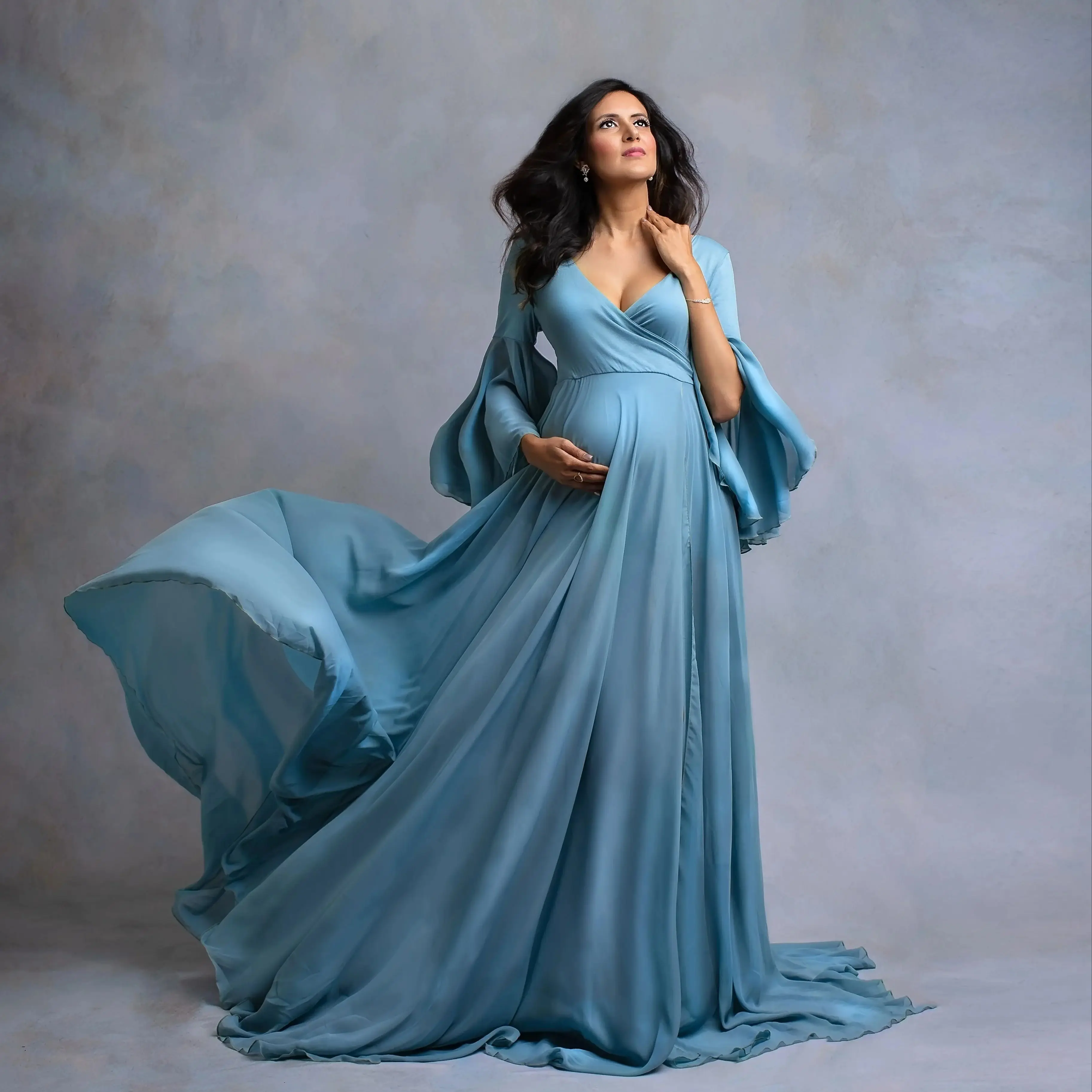 

Blue Soft Chiffon Maternity Robes for Photoshoot V Neck Long Sleeves Pregnant Women Dresses Sexy A Line Baby Shower Gowns