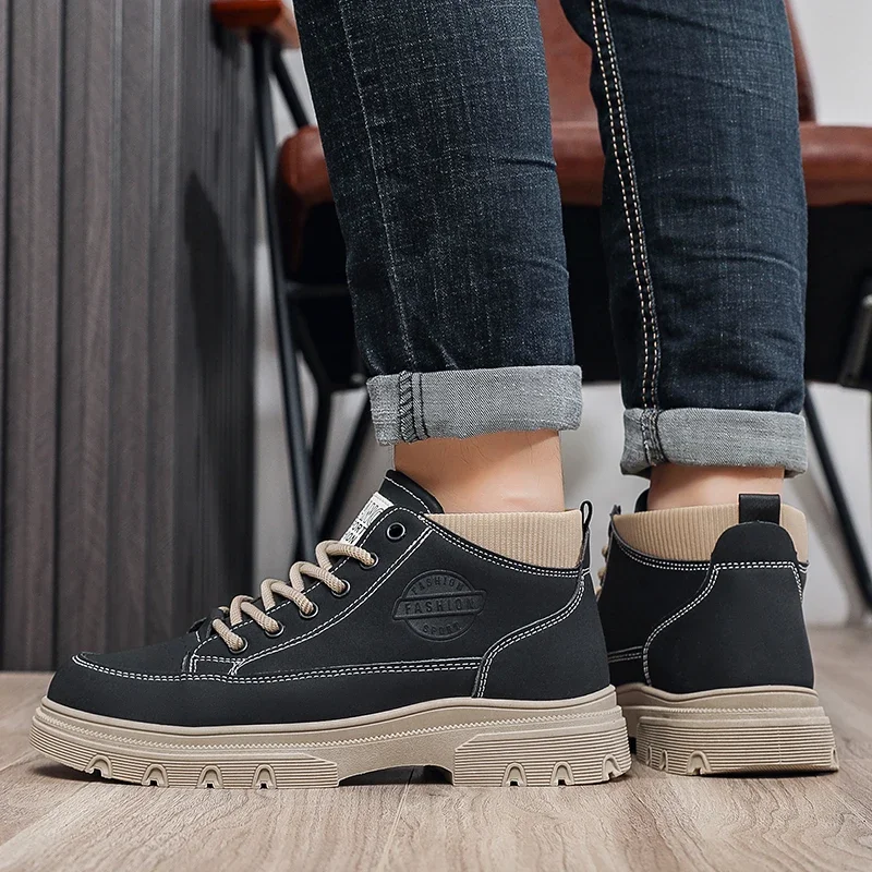 

New Large-sized Fashionable Work Boots Mid-top Durable and Retro Style Color Scheme and Leather Surface for All Four Seasons