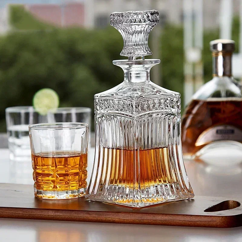 Botella  vodka  cristal vintage, cantador  vidrio  whisky, beber vino tinto