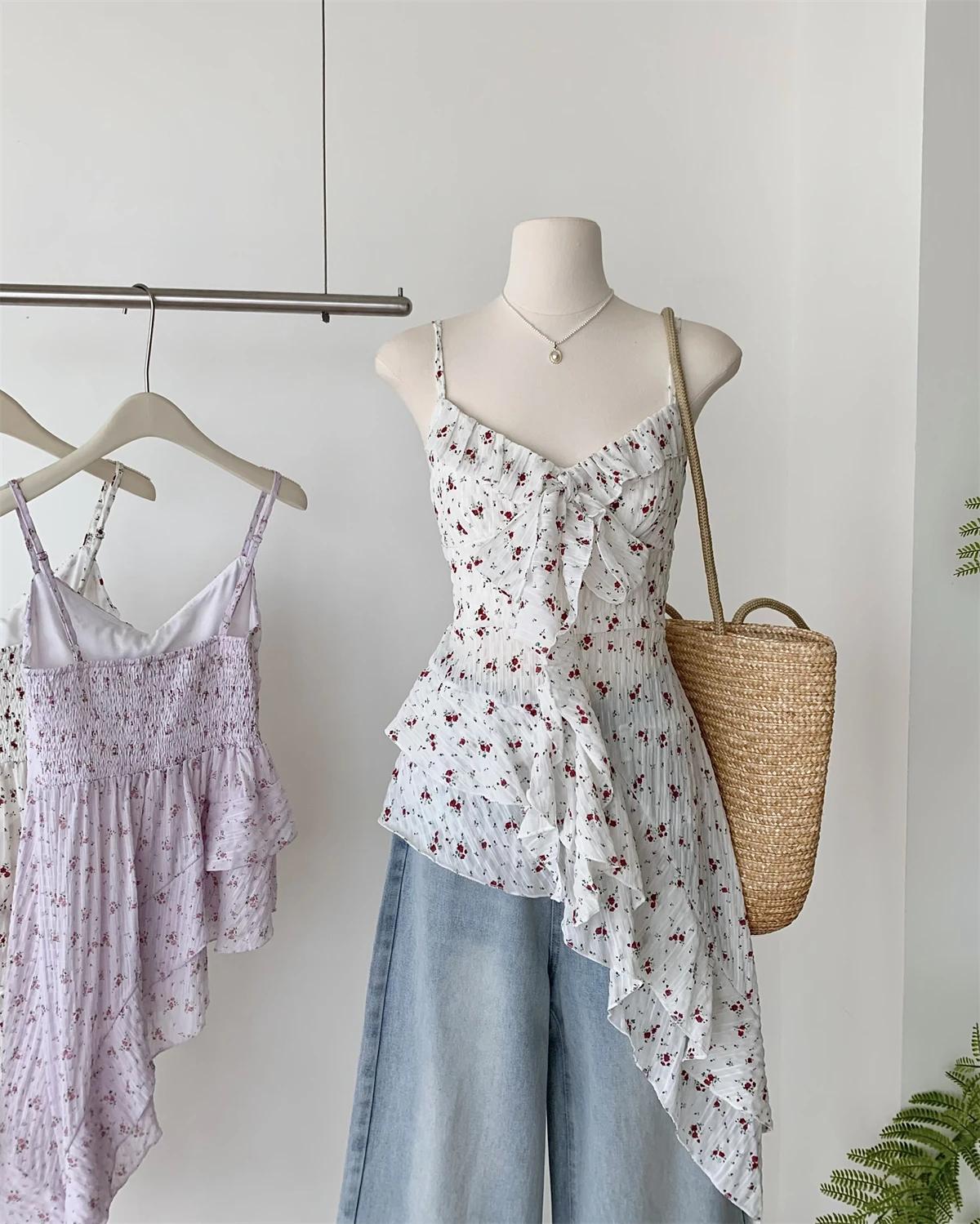 

French Three-dimensional Flower Sling Vest Women's Summer 2025 Fungus Edge Irregular Streamer Floral Top
